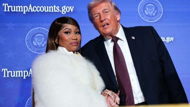 Нікі Мінаж назвала себе фанаткою Трампа номер один та похизувалася золотою карткою Нікі Мінаж і Дональд Трамп