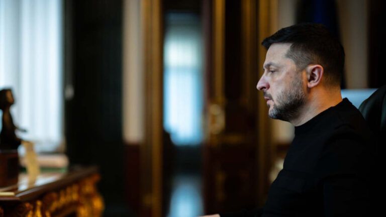 Зеленський запровадив санкції проти танкерного флоту РФ та російських пропагандистів