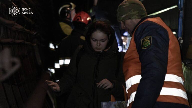 евакуація людей з метро