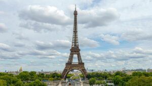 російський пропагандистський сезон у Парижі