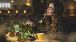 Психологія комфортної їжі — чому ми обираємо певні страви