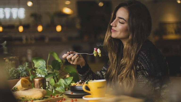 Психологія комфортної їжі — чому ми обираємо певні страви