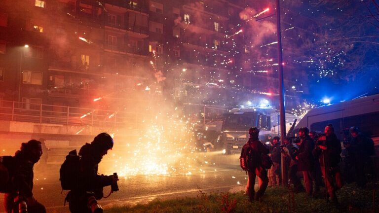 Протесты против Олимпийских игр в Милане завершились столкновениями