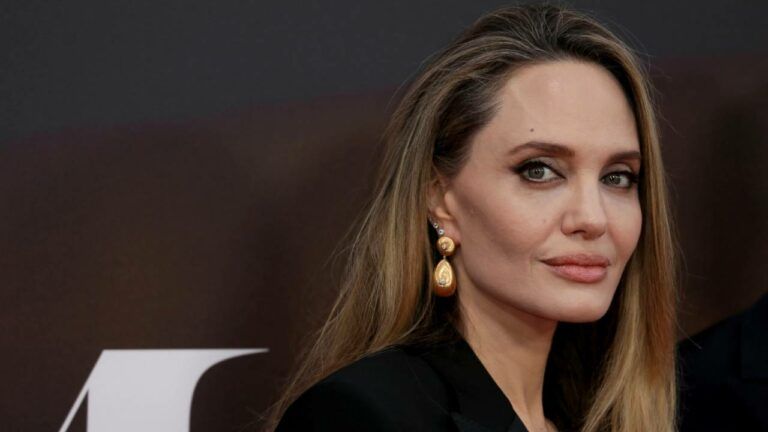 Анджеліна Джолі планує залишити США після повноліття дітей