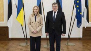 Олена Кондратюк, Лаурі Хуссар