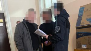 У Хмельницькому правоохоронцю оголосили підозру за побиття чоловіка