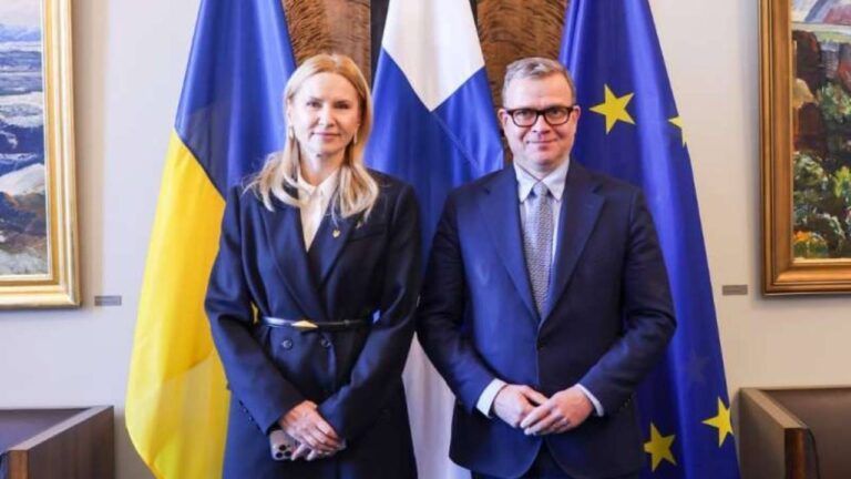 Олена Кондратюк, Петтері Орпо