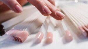 манікюр на 8 березня