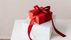 що подарувати дівчині на 8 березня