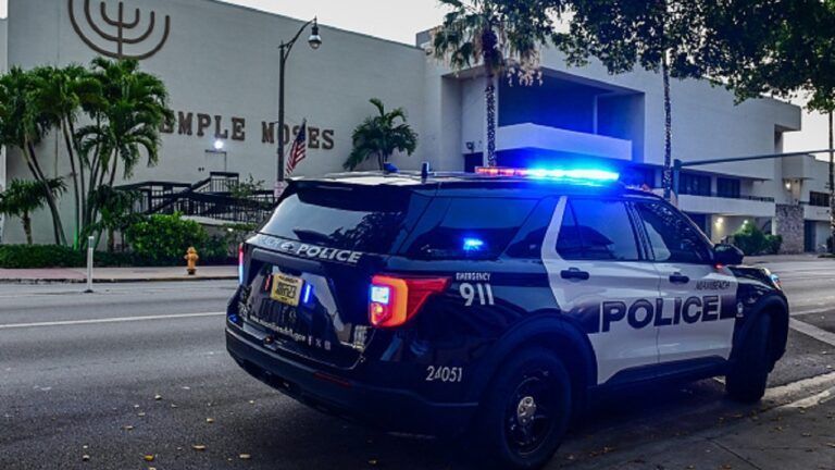 Нападение на синагогу возле Детройта: что известно