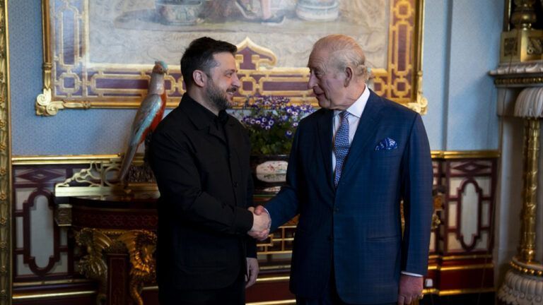 Зеленський подарував Чарльзу III iPad із системою контролю за ситуацією на фронті