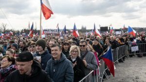 Сотни тысяч людей на улицах Праги: массовая акция протеста против правительства премьера Чехии Бабиша