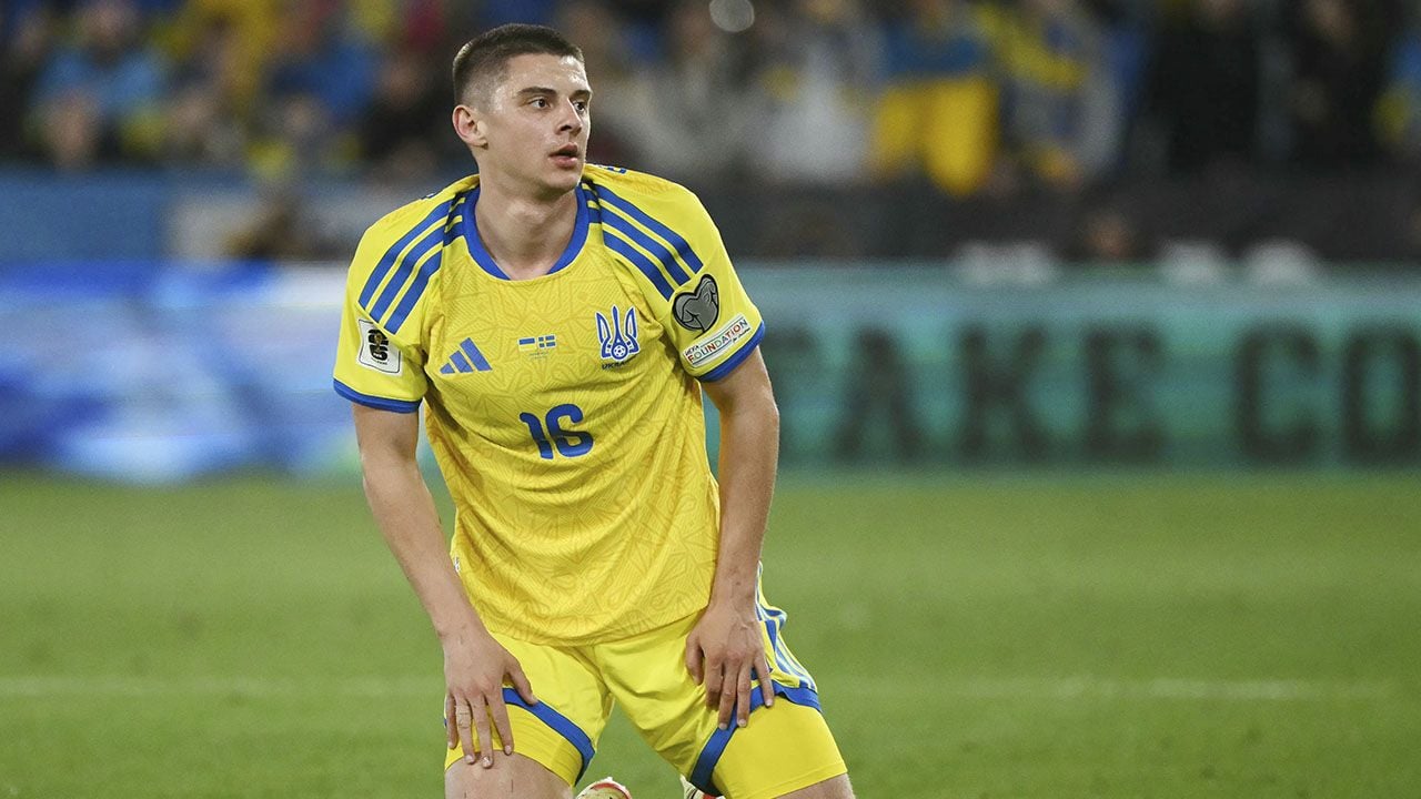 Дякую всім, хто додивився це позорище: Миколенко про поразку від Швеції