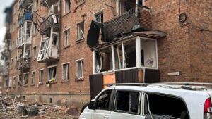 Атака на Глухів 30 березня: росіяни скинули КАБи на гуртожиток, 13 поранених Глухів, 30 березня