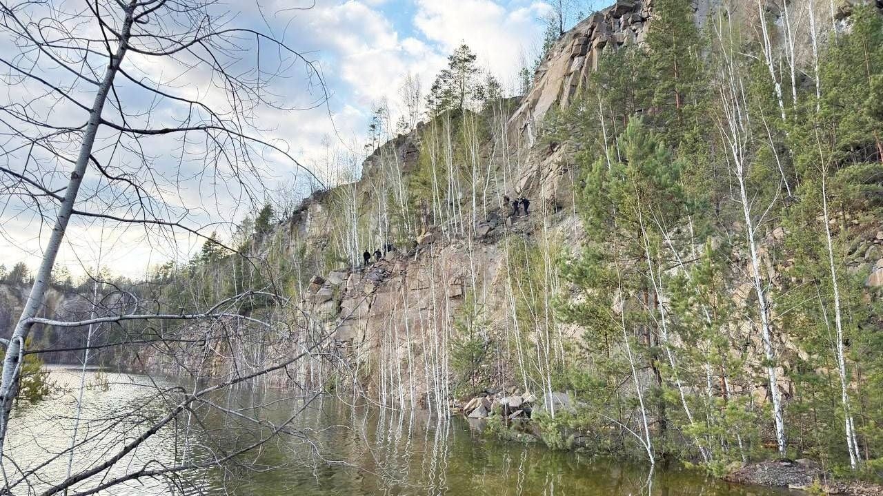 Пролежав добу на уступі кар’єру: на Рівненщині знайшли 10-річного хлопця