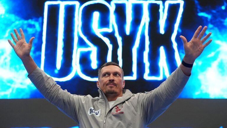 Воррен вимагає бій Усик