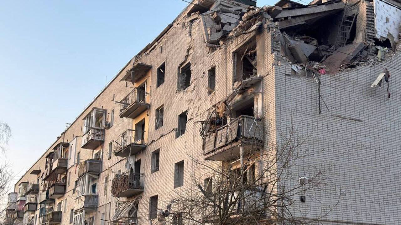 Вибухи в Шостці: РФ вдарила 4 КАБами, загинула жінка, її рідні серед поранених