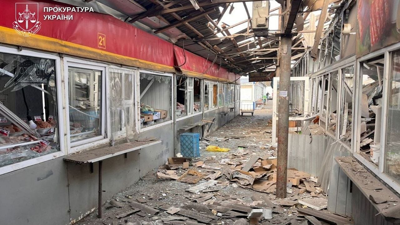 РФ вдарила дронами по ринку у Нікополі: 5 загиблих, майже 20 поранених