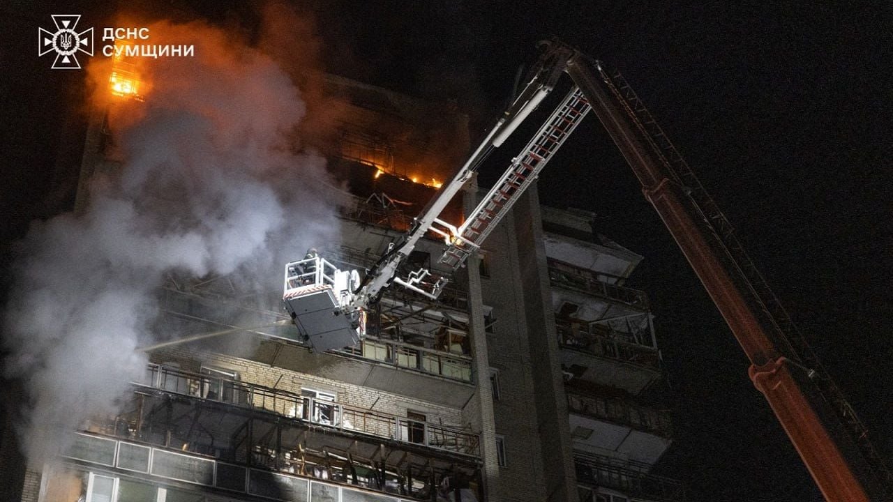 Атака на Суми: дрони влучили у 16-поверхівку, серед постраждалих — дитина