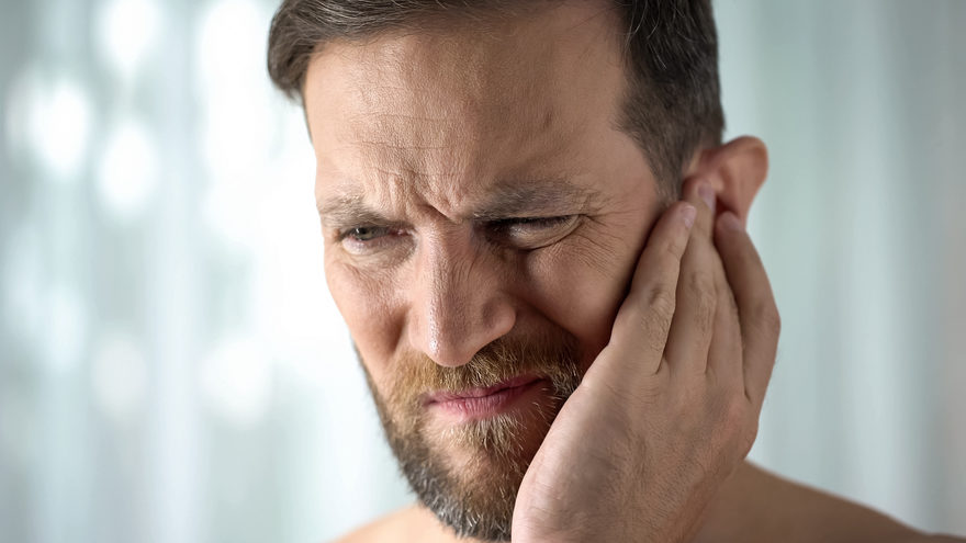 біль у вусі