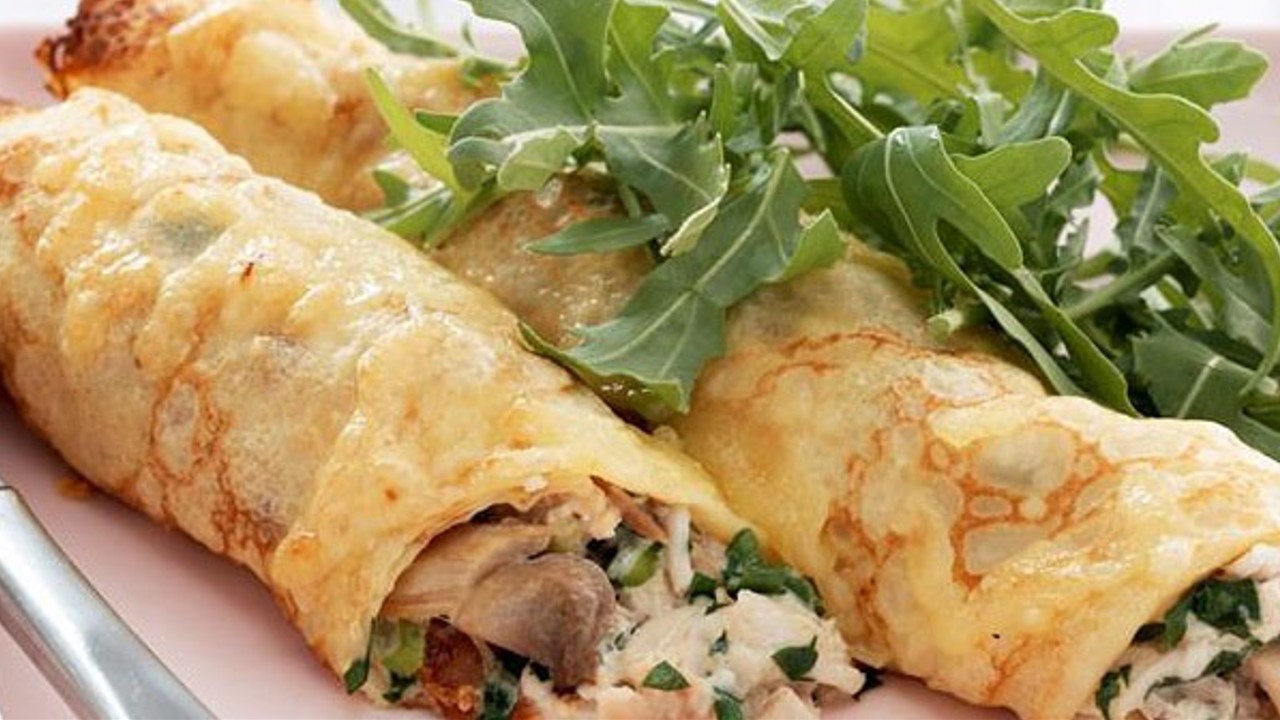 млинці з куркою та грибами