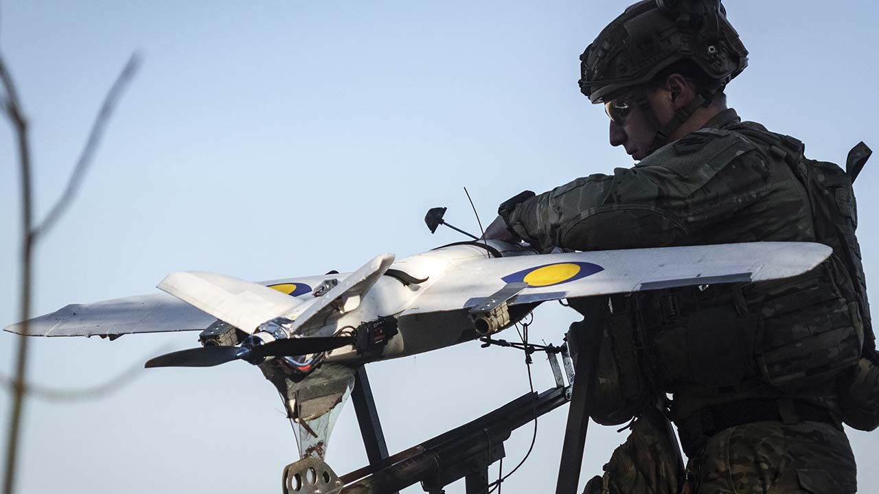 Азовець готує БПЛА для запуску